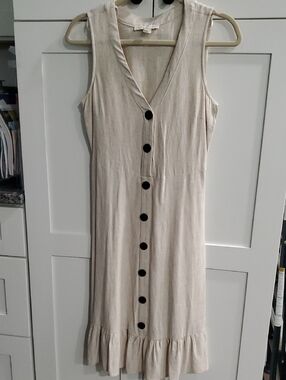 Sleeveless Cream Button-Front Midi Dress with Ruffle Hem. 20 % Linen